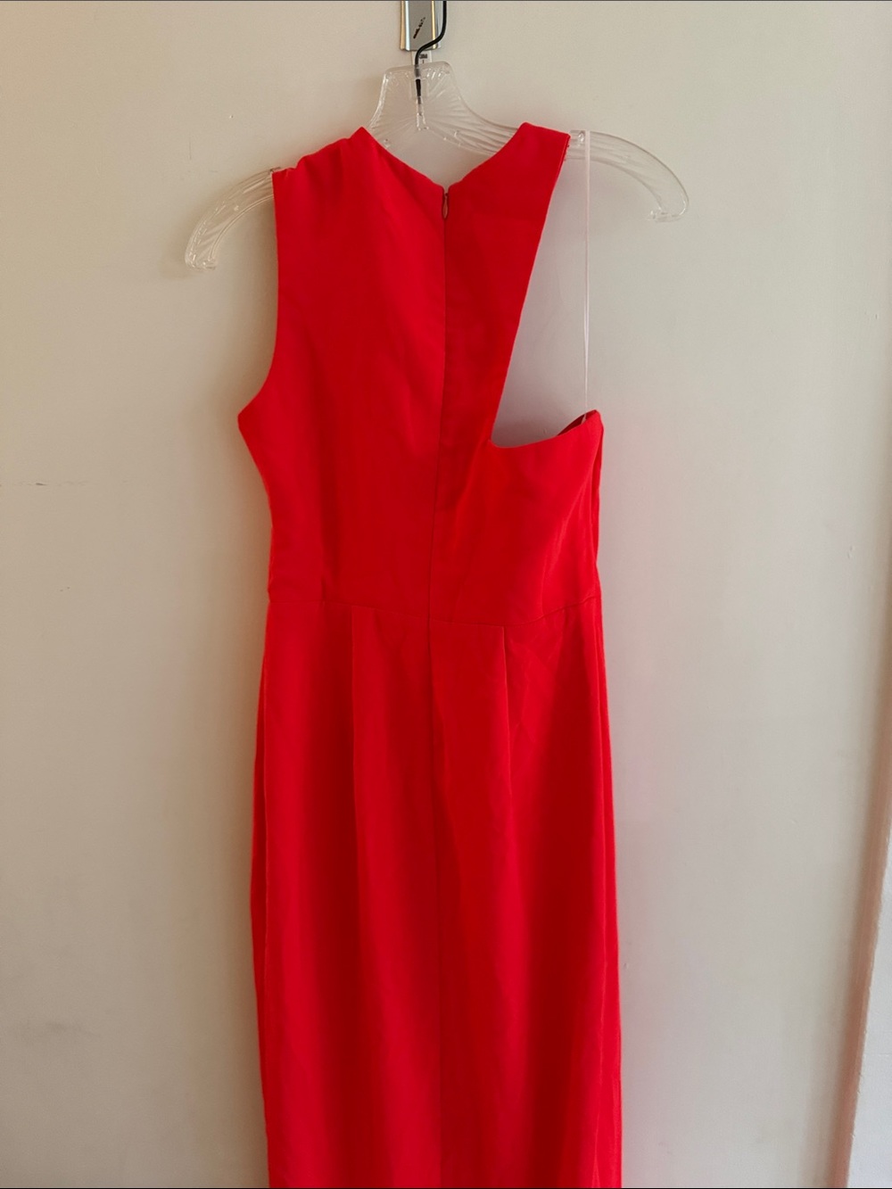 x REVOLVE Gilda Gown in Crimson
Amanda Uprichard - Picture 4 of 9